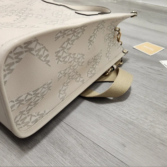 Michael Kors Maple Large Logo Tote - Vanilla/Cream MSRP $398*FAST SHIPPING*